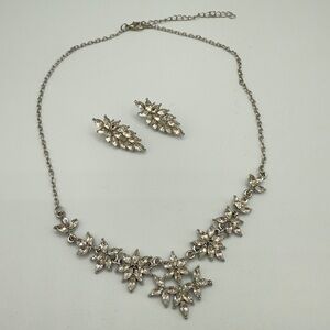 Elegant Silver Floral Necklace and Earring Set